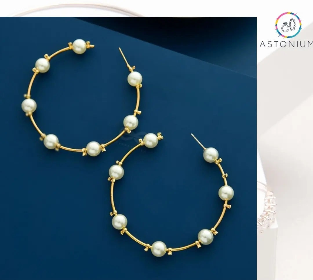 Pearly In The Gap statement golden with artificial pearly open hoops