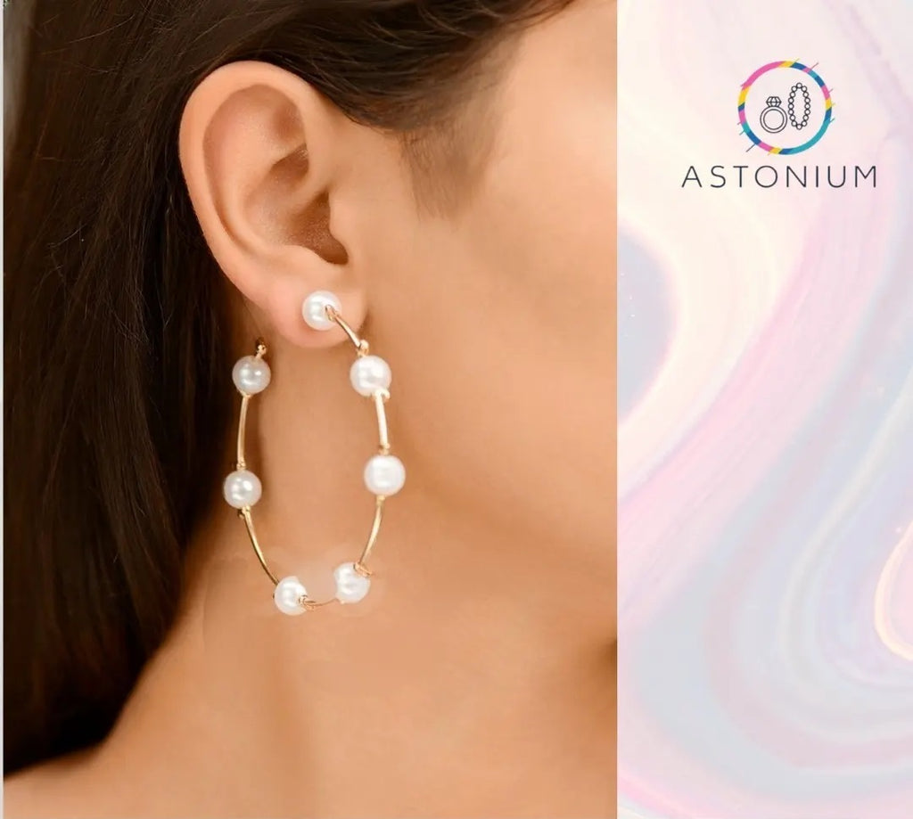 Pearly In The Gap statement golden with artificial pearly open hoops