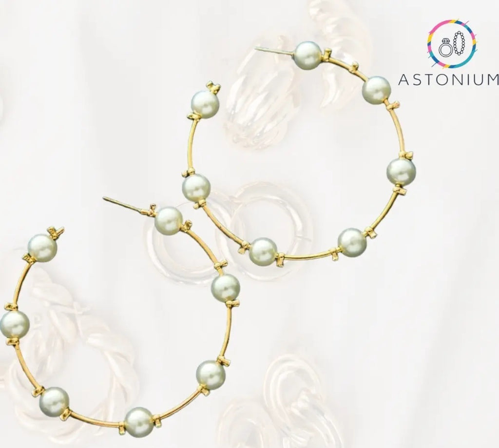 Pearly In The Gap statement golden with artificial pearly open hoops