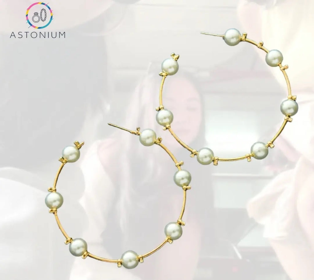 Pearly In The Gap statement golden with artificial pearly open hoops
