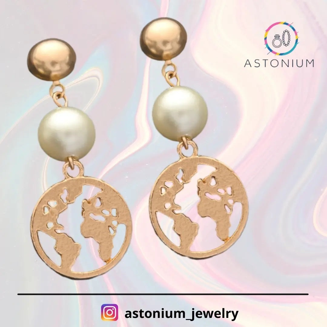 Frosty Globe - Golden Pearly Earrings