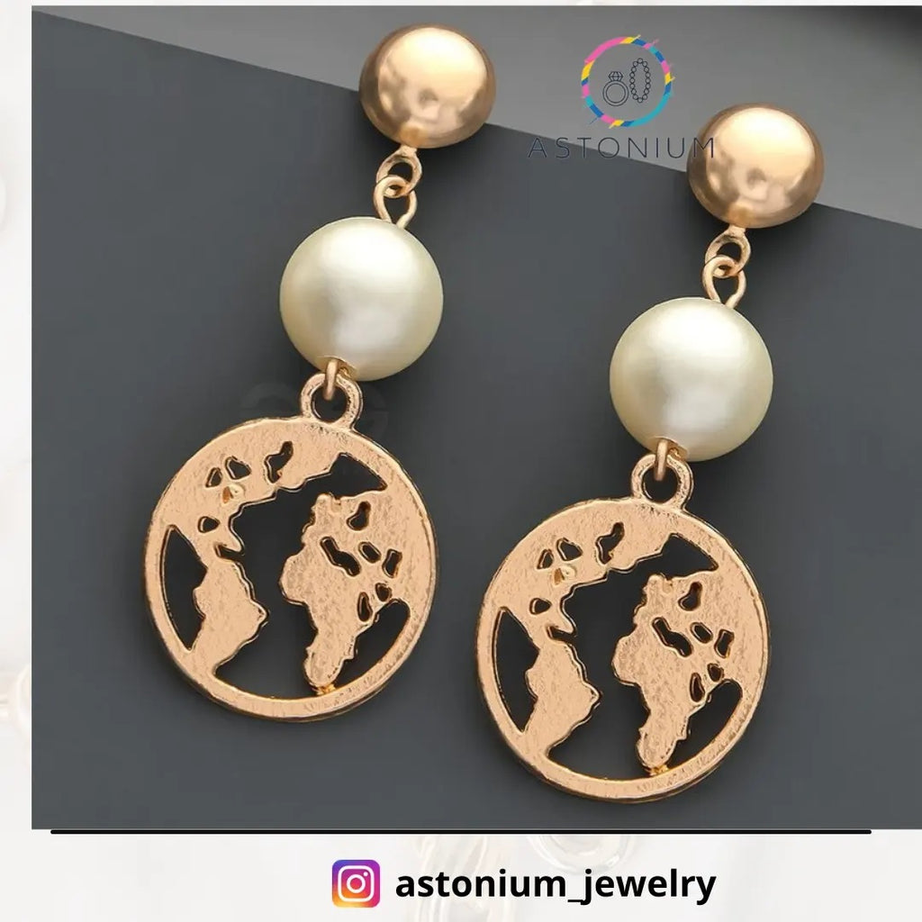 Frosty Globe - Golden Pearly Earrings