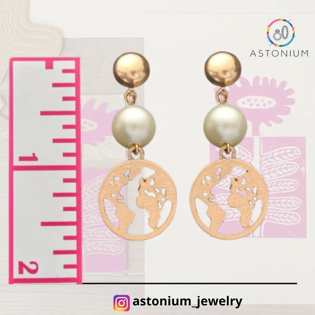 Frosty Globe - Golden Pearly Earrings
